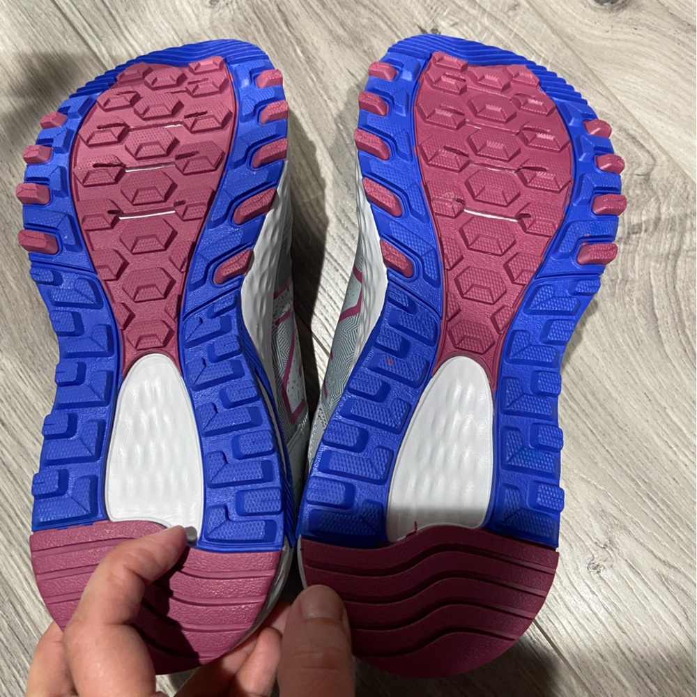 New Balance Women's 410 V8 Trail Running Shoe. Size 9, Wide. Brand New/In Box - Picture 4 of 7